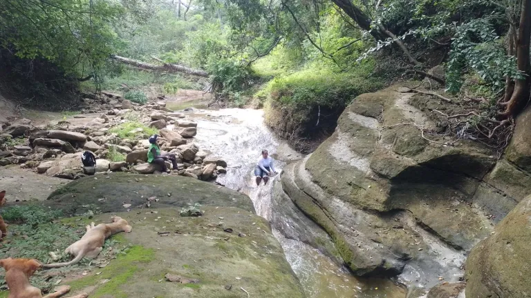 Los Charcones: turismo e historia