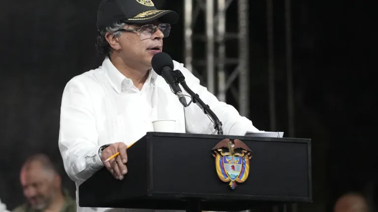 Ley de financiamiento: Petro rechazó el hundimiento de la ley en el congreso