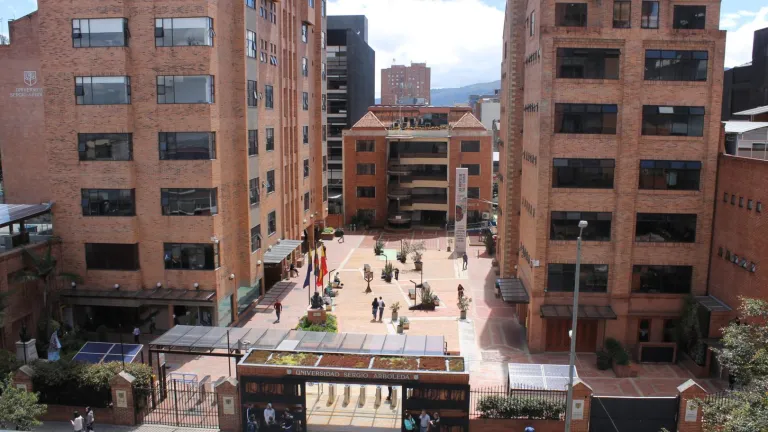 Estudiante fallece en la Sergio Arboleda: autoridades investigan el caso