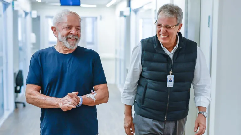 Firme y fuerte: Lula tras salir de cirugía 