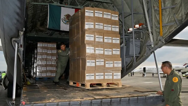 Más de 56 toneladas de ayuda de México llegan a Colombia para atender la emergencia