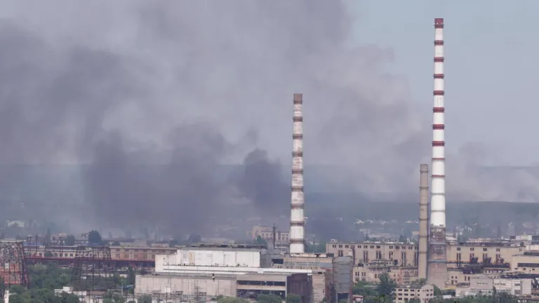 Rusia bombardeó depósito de armas al oeste de Ucrania