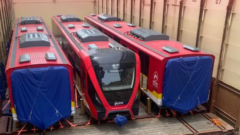 Primer tren del Metro de Bogotá llegó a Cartagena desde China