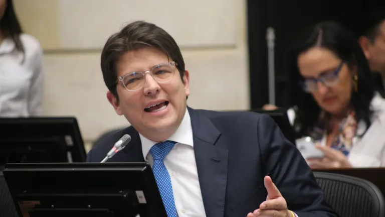 Quién reemplaza a Miguel Uribe Turbay en el Senado: María Angélica Guerra