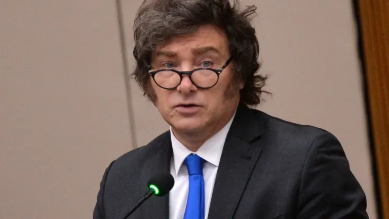 Financial Times critica el plan económico de Javier Milei