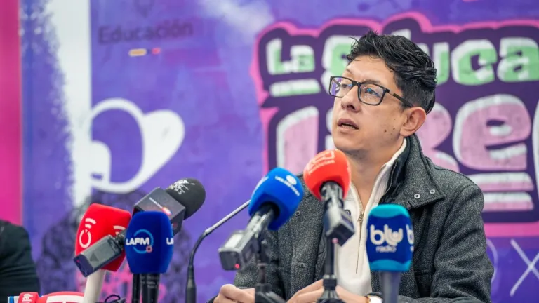 MinEducación alerta fallas en el PAE pese a más recursos