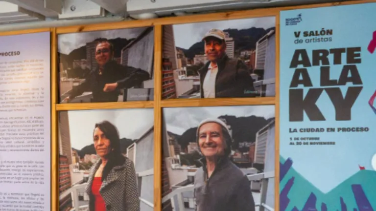 El Museo de Bogotá presenta 13 obras de artistas del espacio público en el V Salón de Artistas Arte a la KY, una muestra sobre las transformaciones de la ciudad.