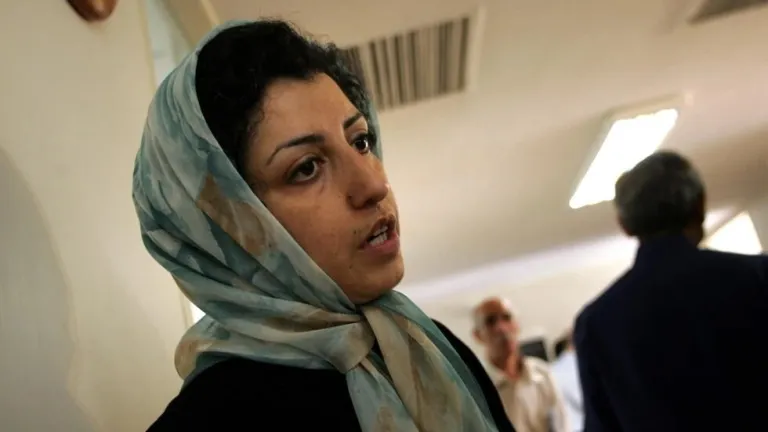Nobel de la Paz Narges Mohamadi inicia huelga de hambre en prisión por falta de asistencia médica