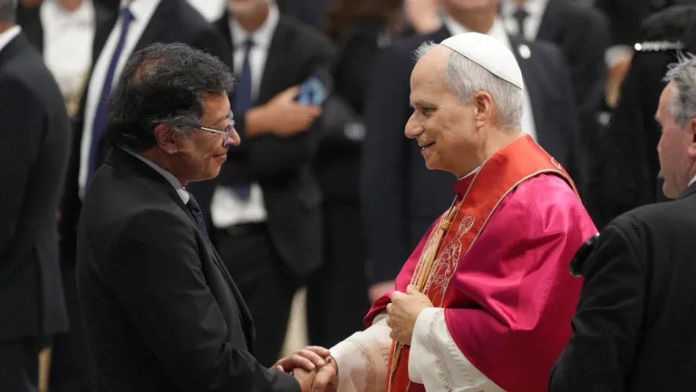 Presidente Petro y papa León XIV 
