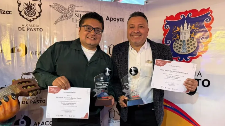 Alejandro Rosero y Cristhian Burgos, periodistas de Radio Nacional en Pasto, ganaron en las categorías Crónica y Noticia del Premio Silvio León España 2026.
