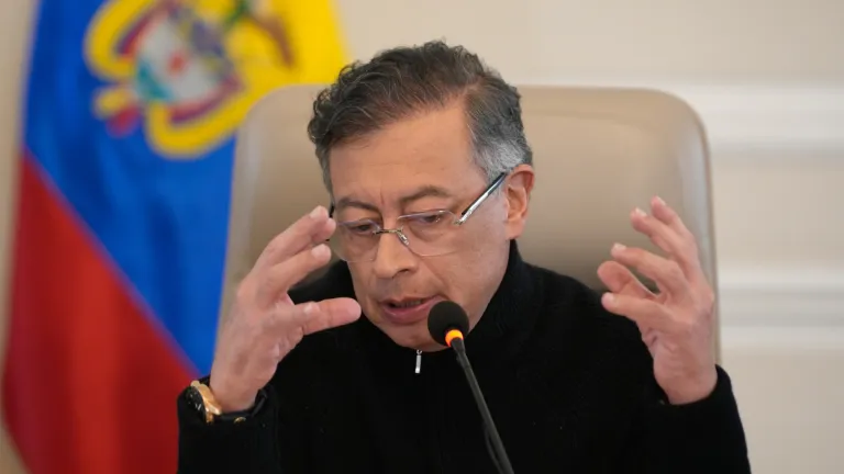 Petro defiende recaudo por emergencia económica 