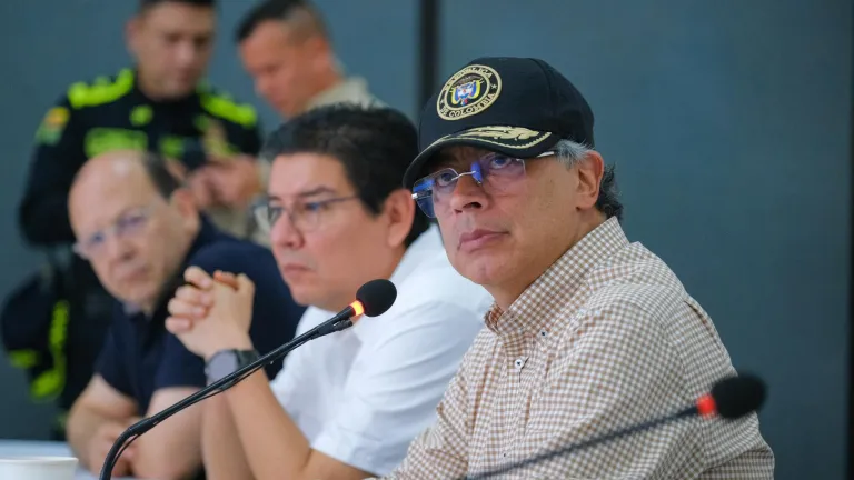 Petro alerta por planes para atentar contra su vida