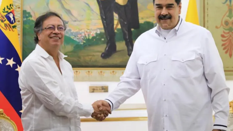 Petro no asistirá a posesión de Maduro