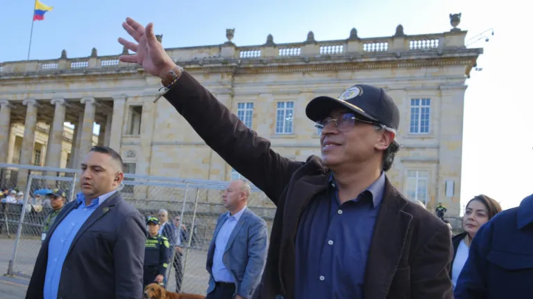 Petro proyecto de ley para que dueños de EPS paguen deudas