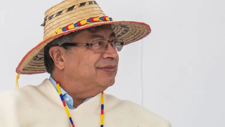 Suspenden decreto con el que Petro asumió regulación de servicios