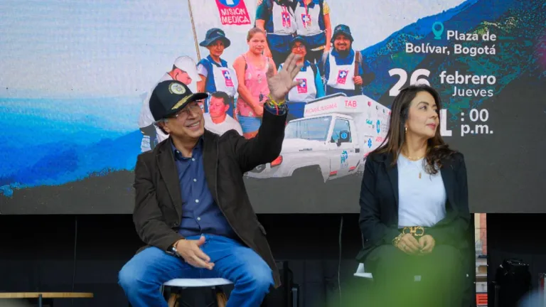 Presidente Petro anuncia que Drogas La Rebaja se convertirán en puntos de salud y dispensación de medicamentos