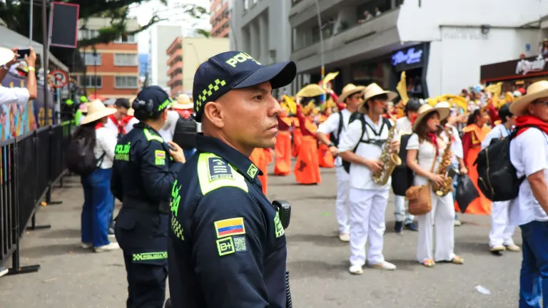 Primero la vida: Policía solo podrá disparar para proteger a las personas, no a bienes materiales