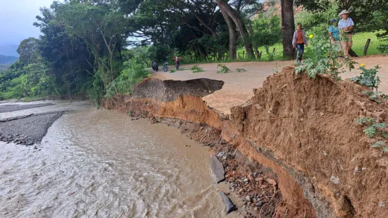  Incomunicado el municipio de Colombia, Huila, por creciente del río Ambicá