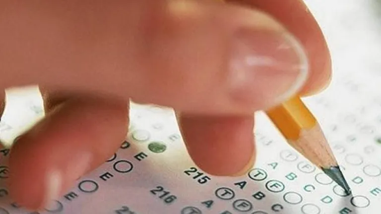 La convocatoria está dirigida a estudiantes que hayan cursado al menos el 75% de sus créditos académicos y presentarán el examen el 6 de septiembre, requisito obligatorio para obtener el título de educación superior.