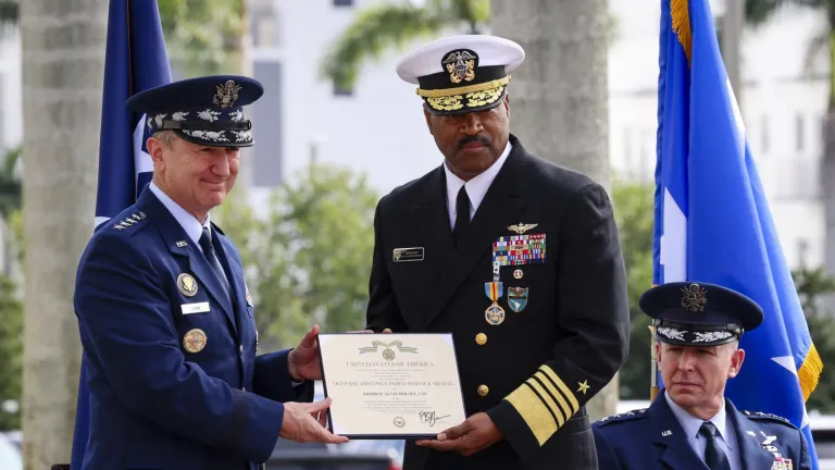 Renuncia jefe del Comando Sur de EE. UU. Alvin Holsey