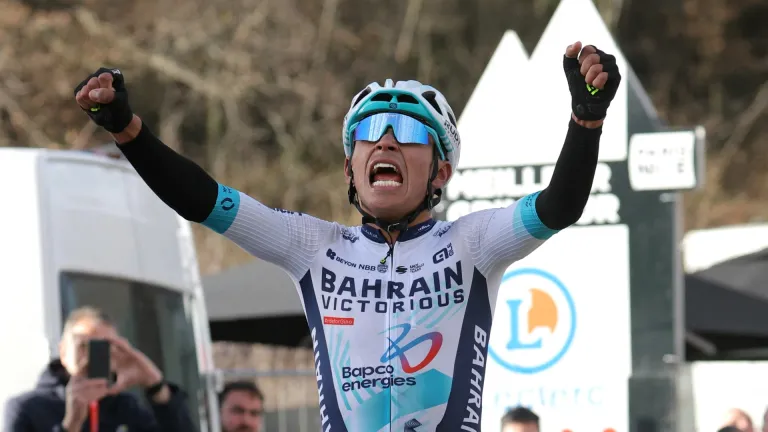 El ciclista colombiano Santiago Buitrago ganó la cuarta etapa de la París Niza