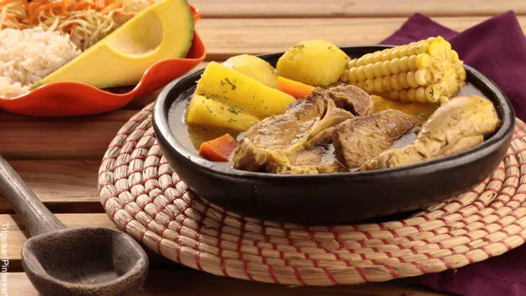 La devoción colombiana por el sancocho: plato insignia del paseo de olla