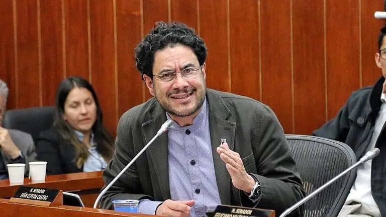 Iván Cepeda amplió su denuncia contra iván Duque por Pegasus 