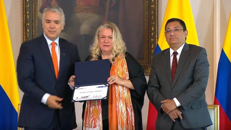 Profe en tu casa: directora de Señal Colombia fue reconocida como mejor servidora pública