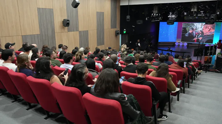 RTVC proyecta La pena máxima gratis en Estudio 1