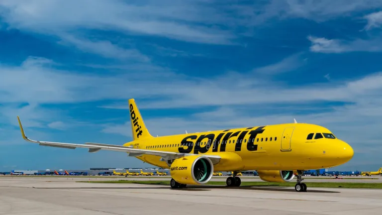 Spirit Airlines anuncia cese de operaciones y cancelación de vuelos tras declararse en bancarrota