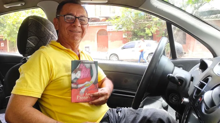 Rubén Rodríguez y su libro de poemas 'Amores pasajeros' | Taxistas