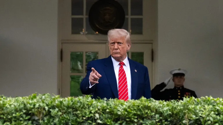 Estados Unidos amenaza con aranceles a países con déficit comercial