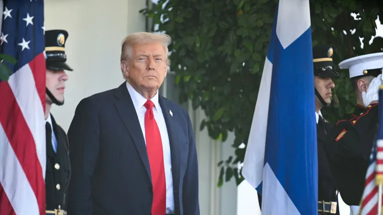 Estados Unidos anunció aranceles adicionales del 100% contra China