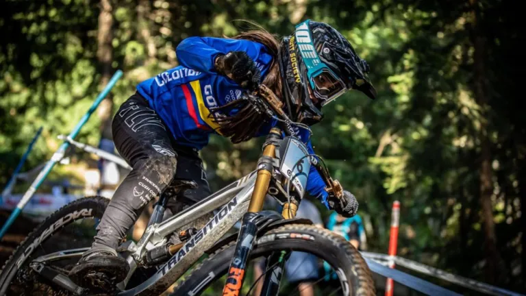 Valentina Roa lidera la Copa Mundo de Downhill 2023