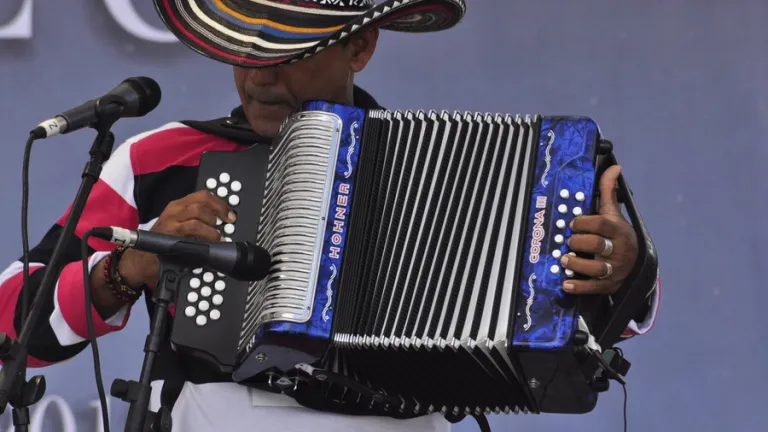 Historia de la radio vallenata: ‘de la tarima a la cabina’
