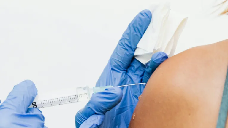 Viajes en Semana Santa: MinSalud advierte sobre fiebre amarilla y sarampión