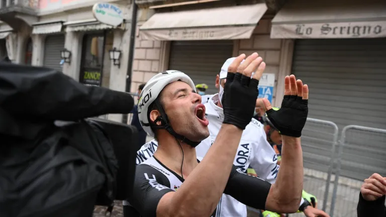 Giro de Italia: Víctor Campenaerts gana la etapa 15 y Egan sigue de líder