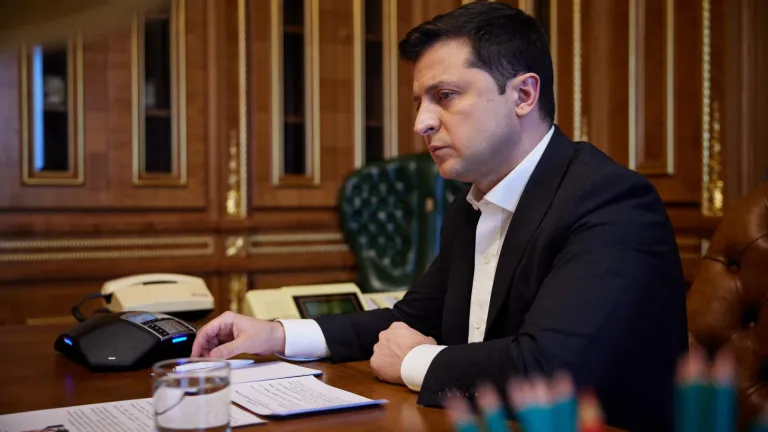 Presidente ucraniano aseguró que dejaron a su país "solo" frente a Rusia