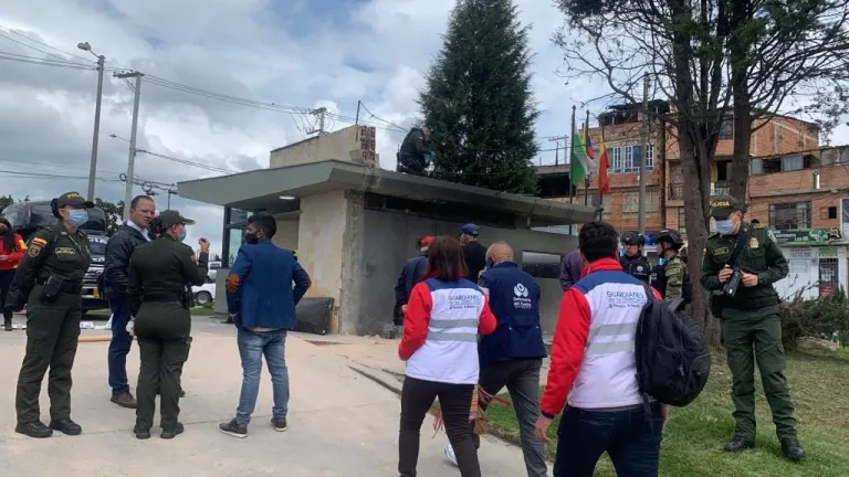 Falleció un niño herido en atentado contra CAI en Bogotá