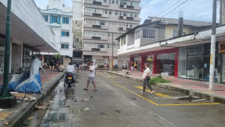 Huracán Julia a su paso por San Andrés provocó emergencias en casas y comercios