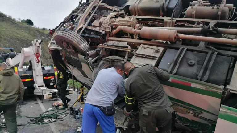 7 personas fallecidas y 11 heridas dejó aparatoso accidente en Nariño