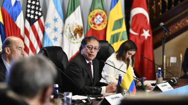 Presidente pide que Venezuela no sea presionada para tomar sus decisiones 