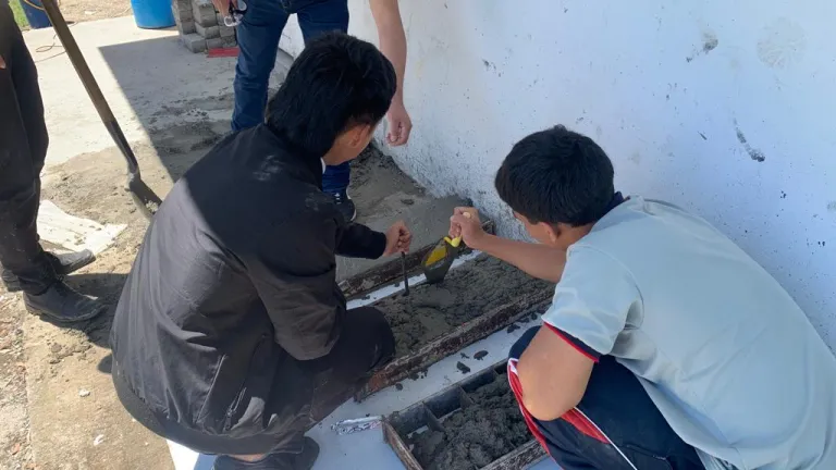 Colegio en Cundinamarca transforma plásticos en ladrillos ecológicos