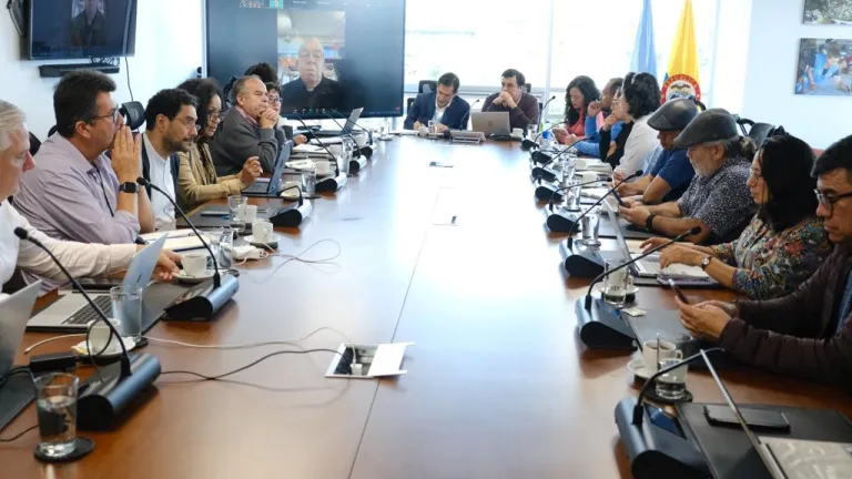 Cese al fuego: avanzan mesas de diálogo entre Colombia y el Eln