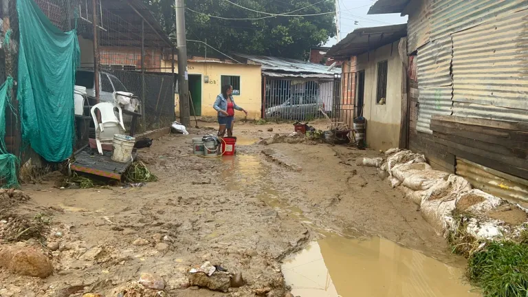 Lluvias en Santander: el río Girón se desbordó y afectó a más de 100 familias