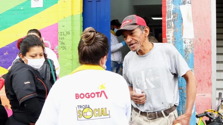 13 unidades operativas atienden a los habitantes de calle de Bogotá