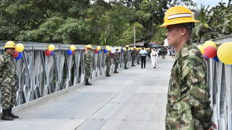 Tras siete meses de colapso, entregan puente de la Encharcazón 