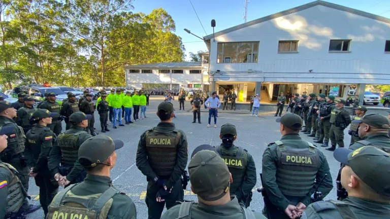 Fuga de presos en Medellín deja un policía muerto