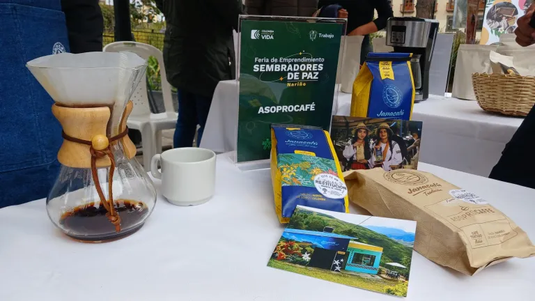 Familias que han sido víctimas del conflicto en Nariño se benefician emprendiendo con café