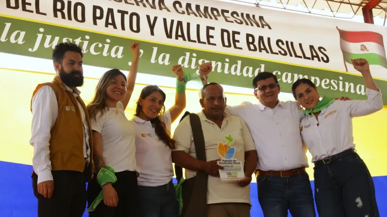 Entregan recursos a campesinos de la Zona de Reserva Campesina El Pato